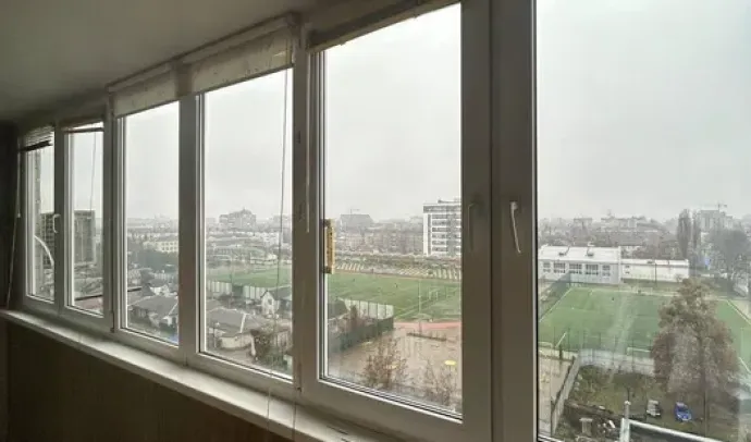 1090 Однокімнатна в центрі